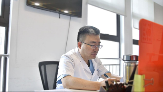 耳鼻喉专业就业前景怎么样_耳鼻喉医生收入高吗