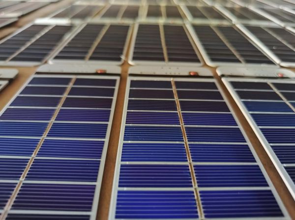 太阳能板多少钱一平米_家用太阳能发电划算吗