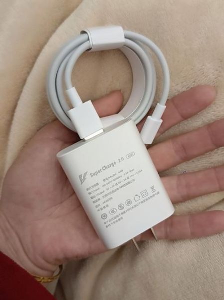 手机充电器哪个牌子好_快充头怎么选