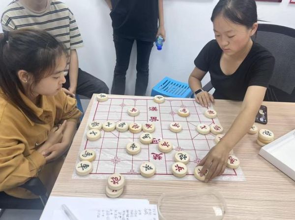 象棋行业前景如何_象棋培训还能赚钱吗