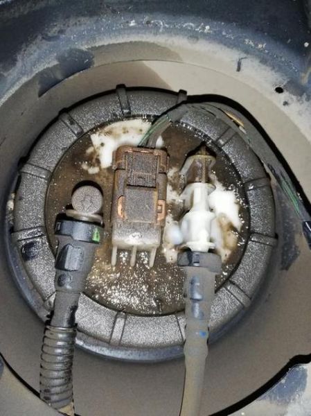 汽车燃油泵多久换一次_燃油泵坏了有什么症状