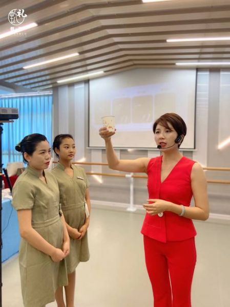 礼仪培训前景怎么样_礼仪培训师收入高吗
