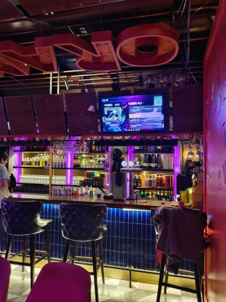 酒吧行业前景怎么样_开酒吧还能赚钱吗