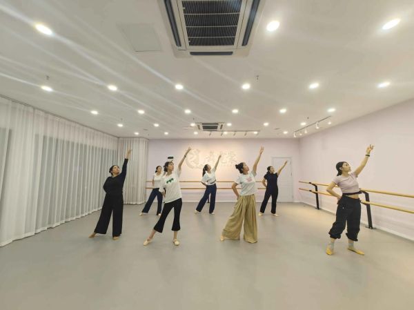 舞蹈培训班多少钱_如何选择靠谱的舞蹈培训机构