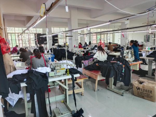 服装加工厂前景怎么样_服装加工厂还能赚钱吗