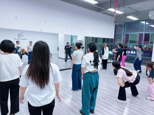 舞蹈培训机构怎么选_成人零基础学舞多久能学会