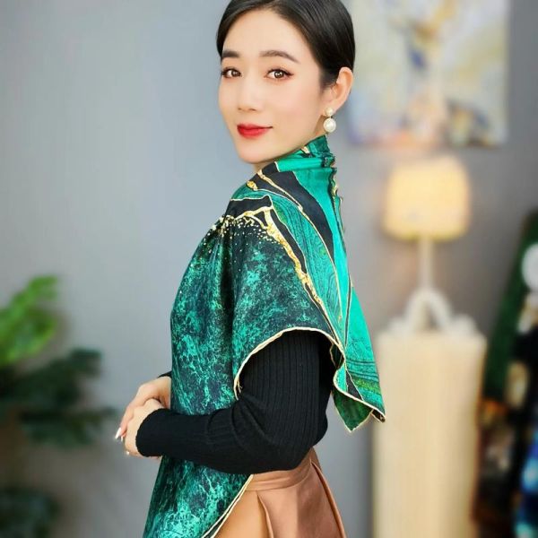 丝巾怎么搭配好看_丝巾未来市场前景如何