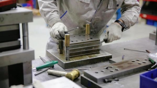 冲压模具用什么材料_冲压加工精度如何提升