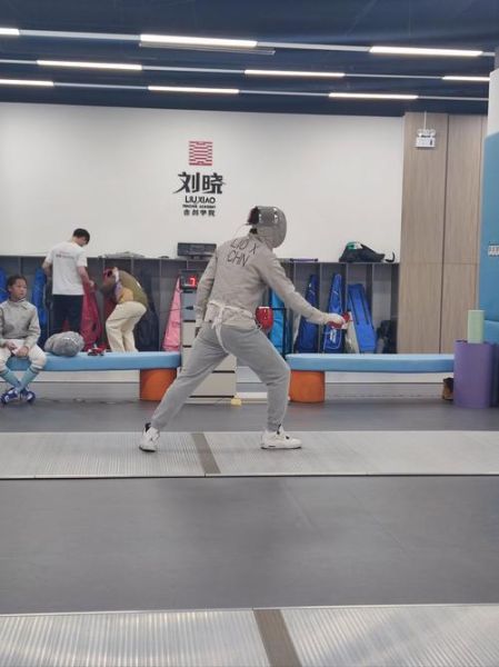 击剑初学者买什么装备_击剑课一般多少钱