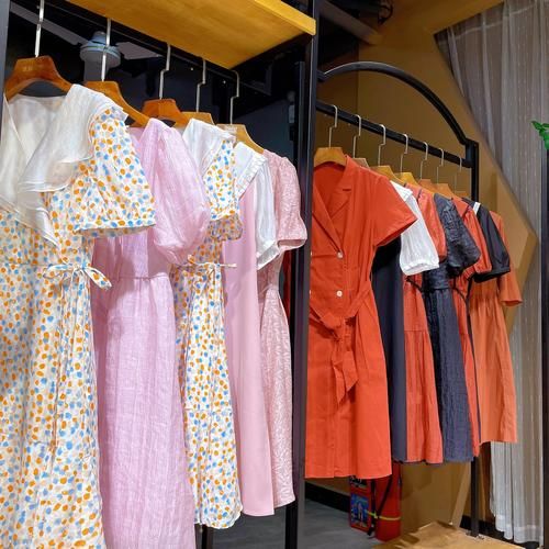女装网店怎么选货源_2024女装流行趋势有哪些