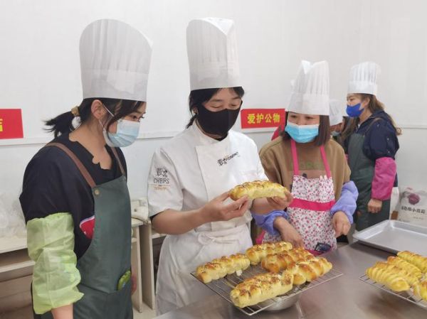 面点师就业前景怎么样_面点专业值得学吗